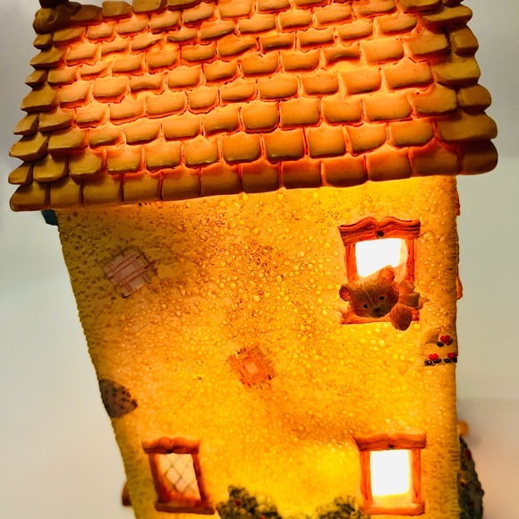 Priscilla Hillman June 1996 collection.. THE TOWN Hatter - Picture 6 of 7